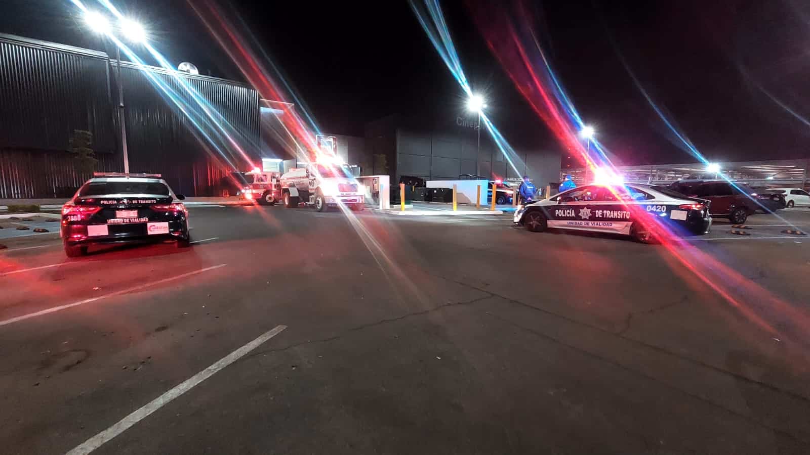 Conato de incendio en restaurante de plaza comercial moviliza a bomberos Culiacán