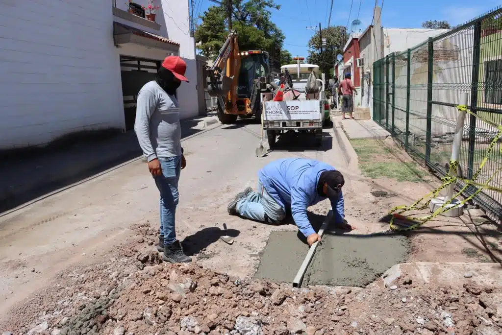 ¡Adiós baches y fugas de agua en Los Mochis! Reparan callejones de la ciudad Obras Públicas y Japama 
