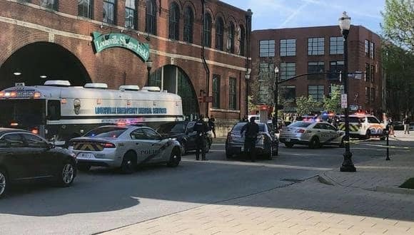 ¡Terror en EU! Reportan tiroteo en pleno centro Louisville Kentucky; hay al menos cinco muertos
