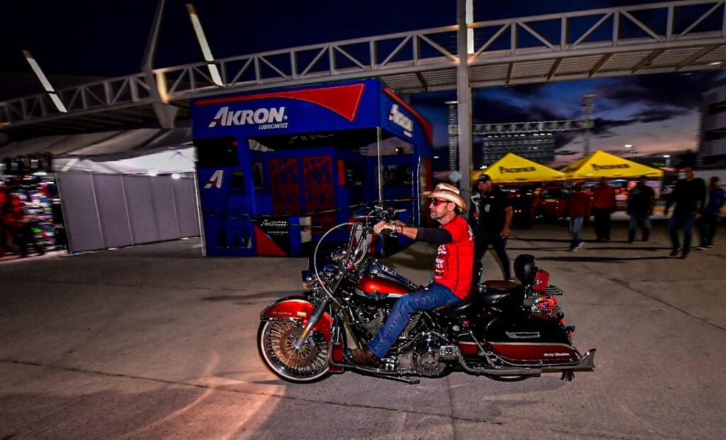 A disfrutar de Mazatlán con precaución y respeto, llama alcalde Edgar González a motociclistas