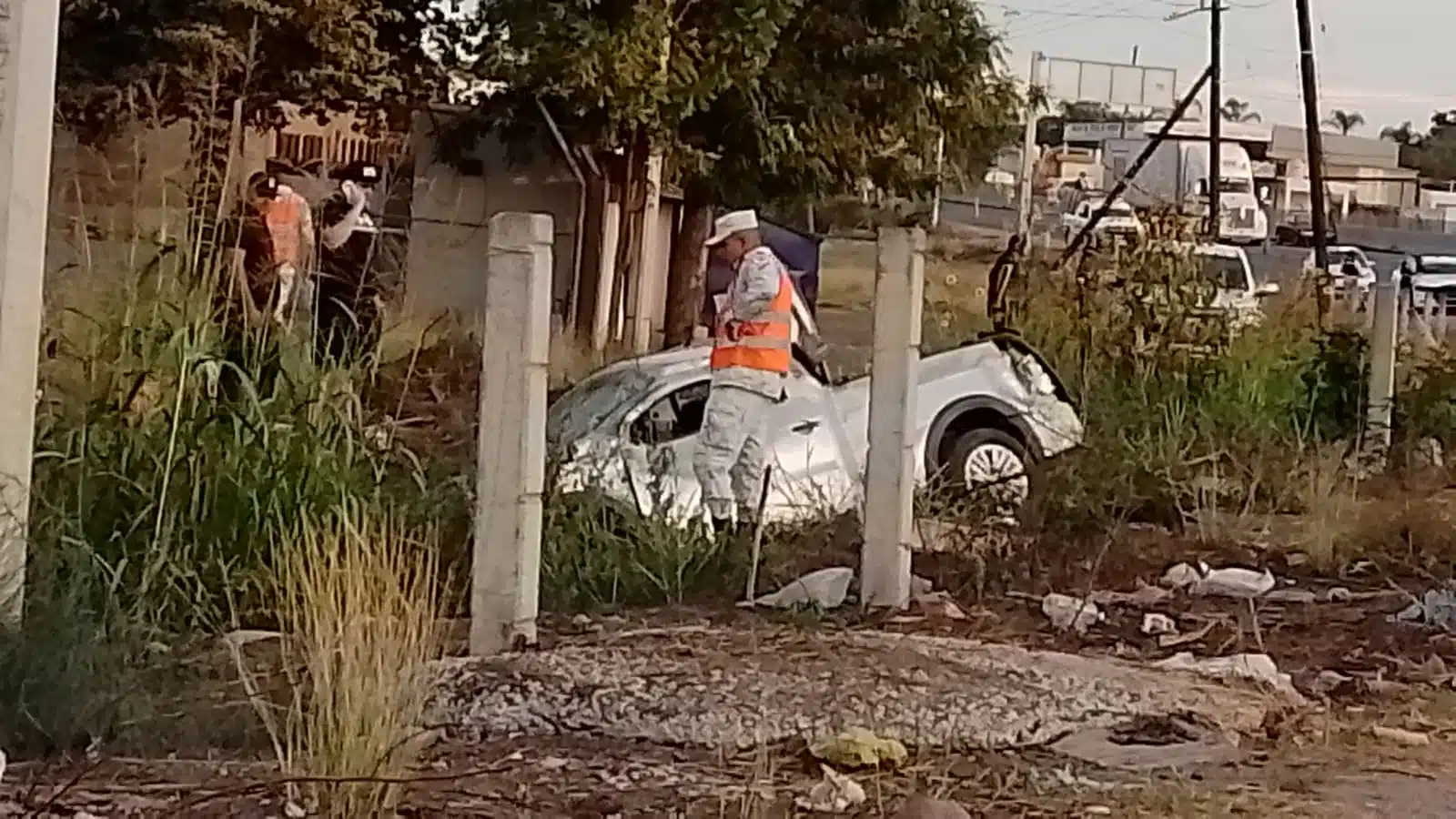 Camioneta queda en pérdida total tras accidente en la carretera Culiacán-Eldorado