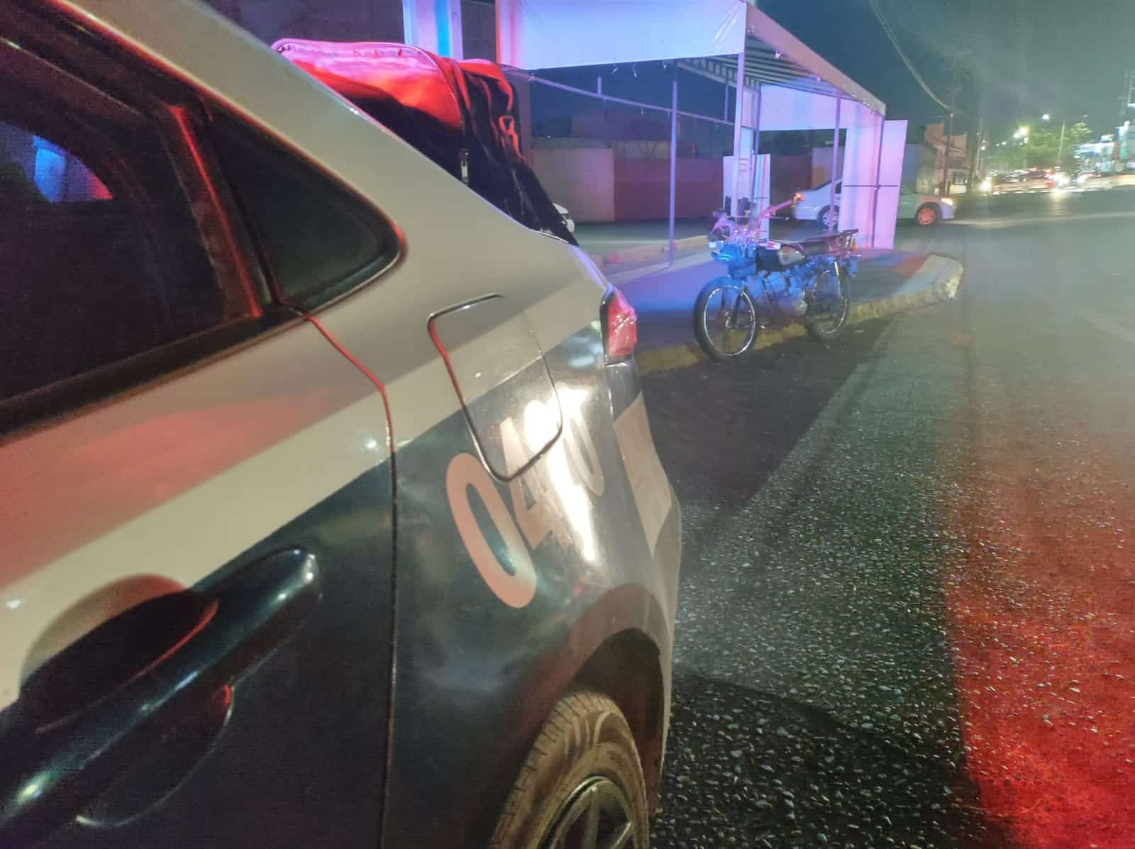 ¡Fuerte impacto! Cuando iba en su motocicleta Ezequiel chocó contra un vehículo en Culiacán 