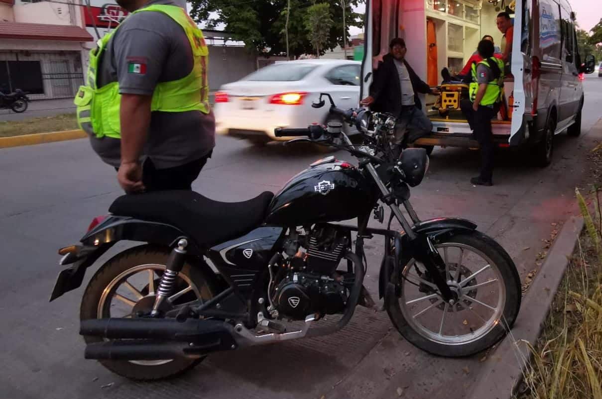 ¡Antonio viajaba en su moto! Un automovilista lo atropelló por no hacer alto en Los Mochis