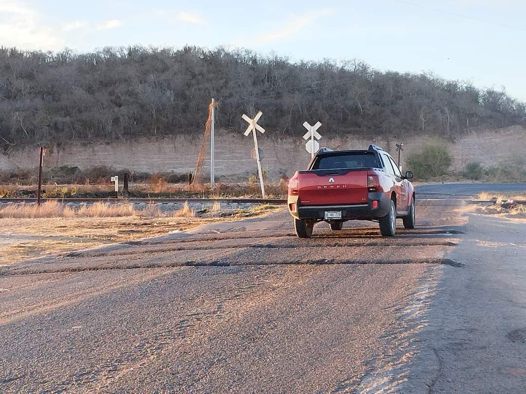 Colocan reductores de velocidad en la carretera Rosario-Agua Verde y cruces ferroviarios