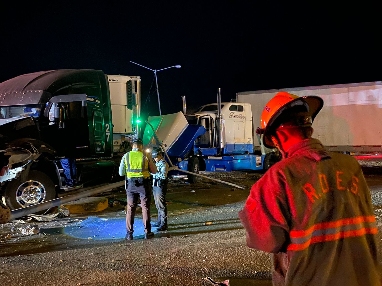 ¡No vieron el alto! Se impactan dos tráileres a la salida de Villa Unión en Mazatlán
