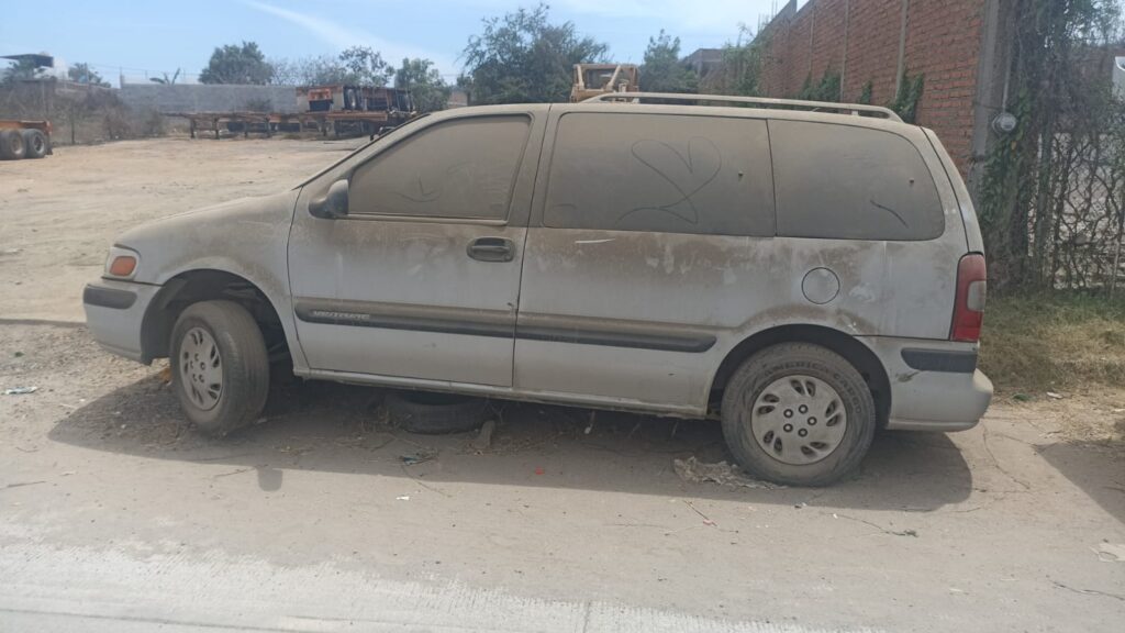 ¡Hacen limpia! Tránsito retira 12 autos “abandonados” de la vía pública en Mazatlán
