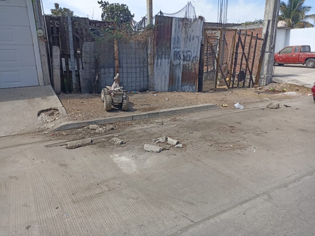 ¡Hacen limpia! Tránsito retira 12 autos “abandonados” de la vía pública en Mazatlán
