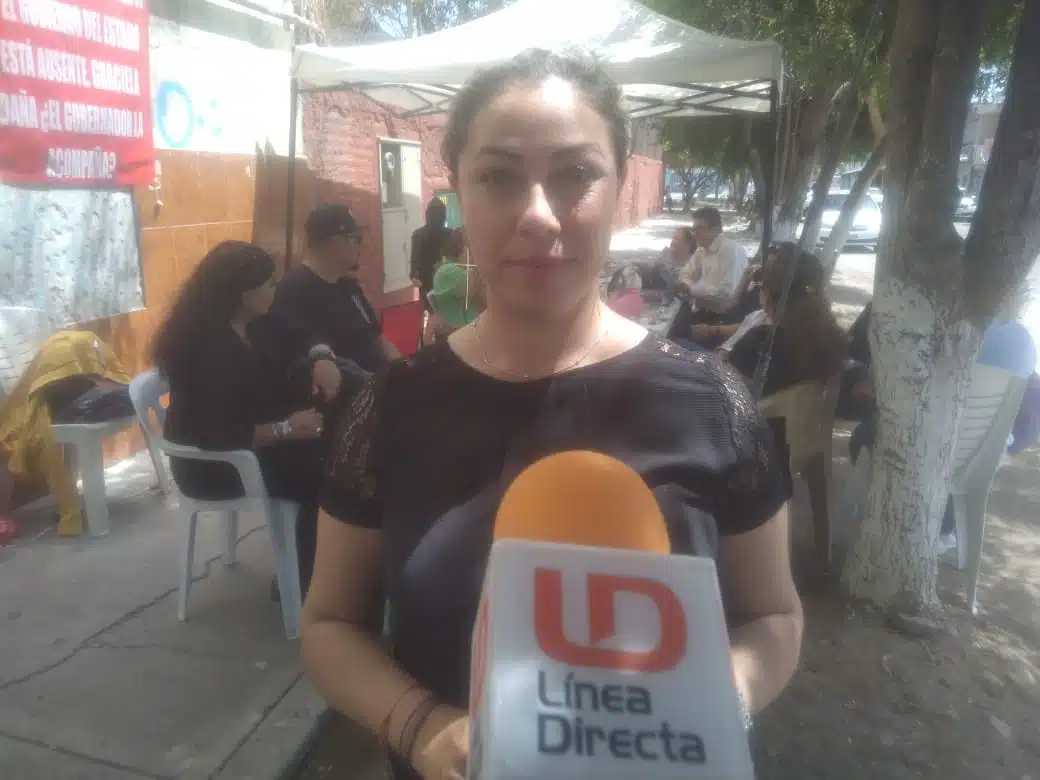 Docentes toman secundaria SNTE 53 vespertina en Mazatlán; rechazan reinstalación de su directora