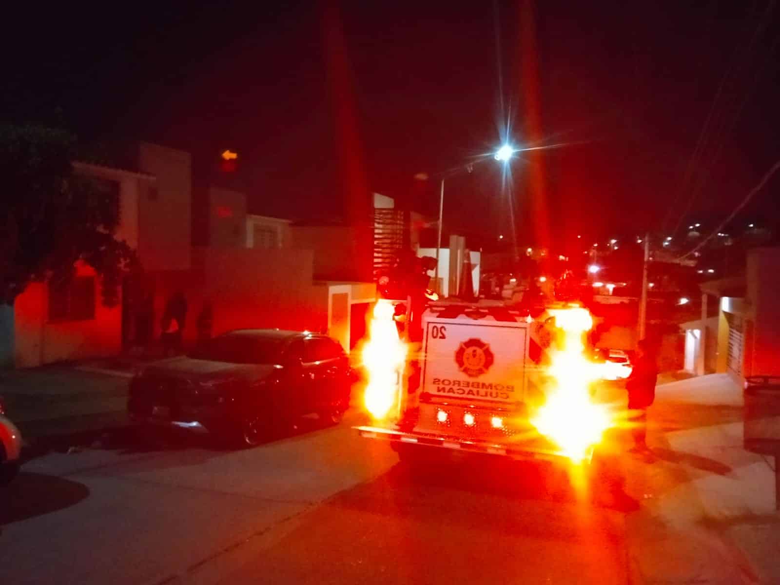 Incendio en un cuarto de lavado deja daños en una casa del sector Loma Linda, en Culiacán