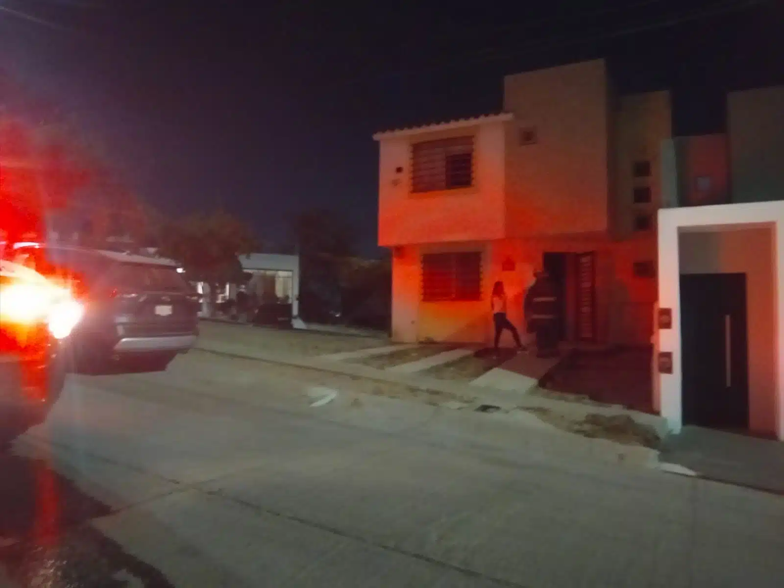 Incendio en un cuarto de lavado deja daños en una casa del sector Loma Linda, en Culiacán 