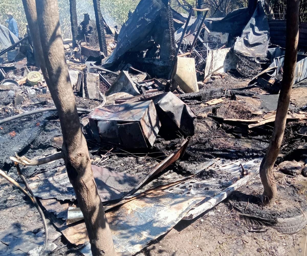 ¡No pudo salir! Adulto mayor muere al incendiarse su casa de madera en Jahuara II, El Fuerte