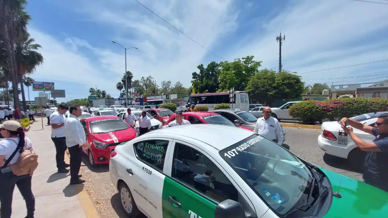 Taxistas piden justicia por compañera fallecida en accidente en el Centro en Los Mochis