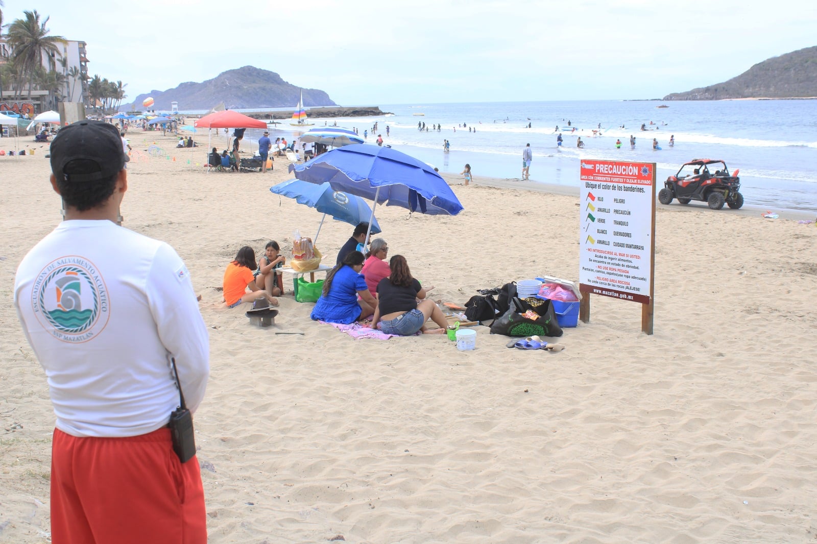 ¡Llega el mar de fondo! Salvavidas de Mazatlán están en alerta para cuidar a los bañistas