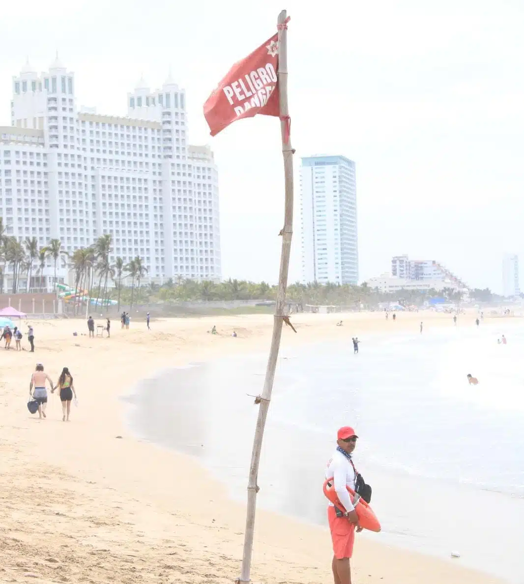 ¡Llega el mar de fondo! Salvavidas de Mazatlán están en alerta para cuidar a los bañistas 