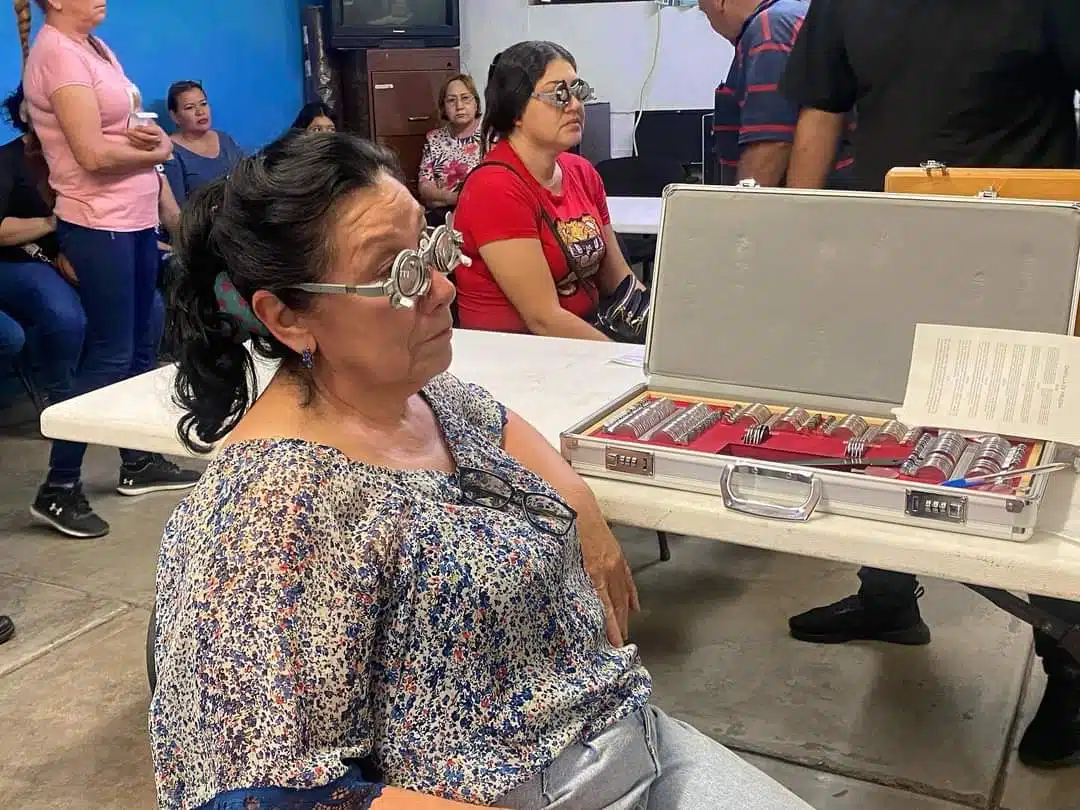 Vecinos de la colonia Infonavit Cañadas se ven beneficiados con jornada oftalmológica