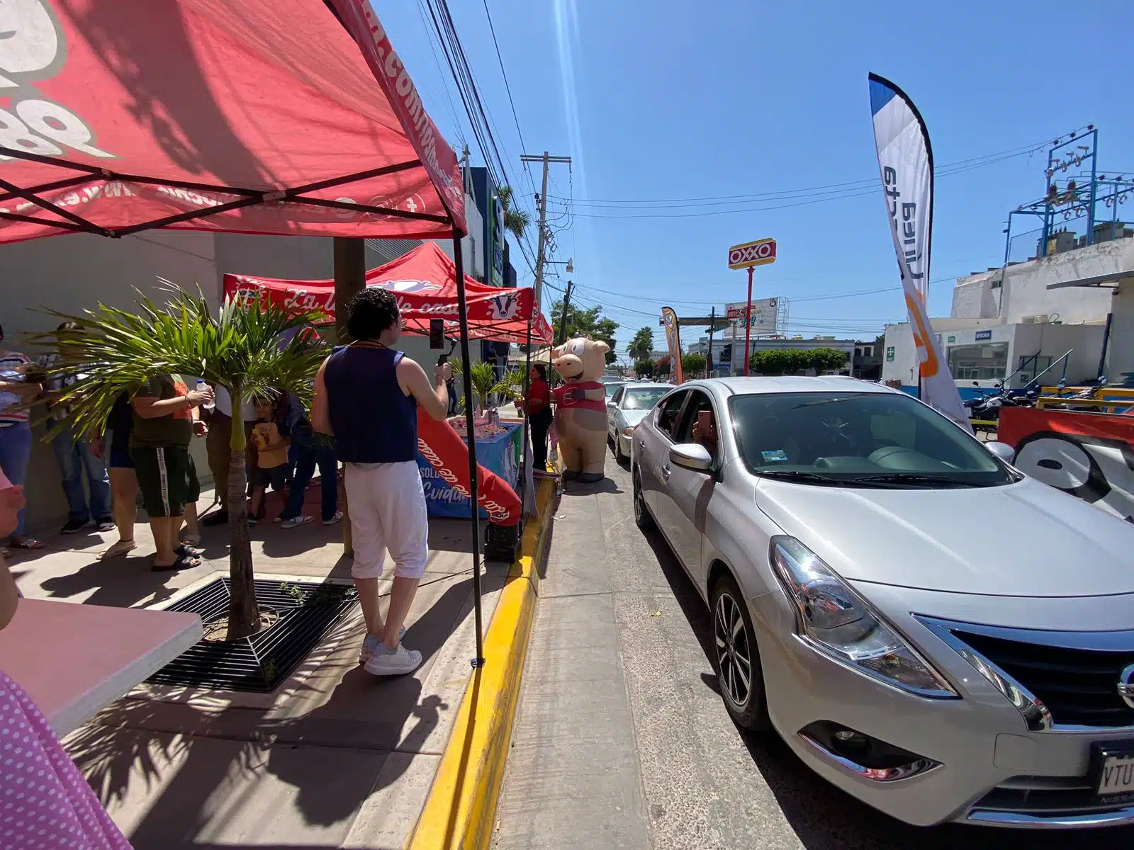 VIDEO: ¡Kilómetros de carros, botargas, dulces y diversión! Así disfrutan niños El Reventito de RSN