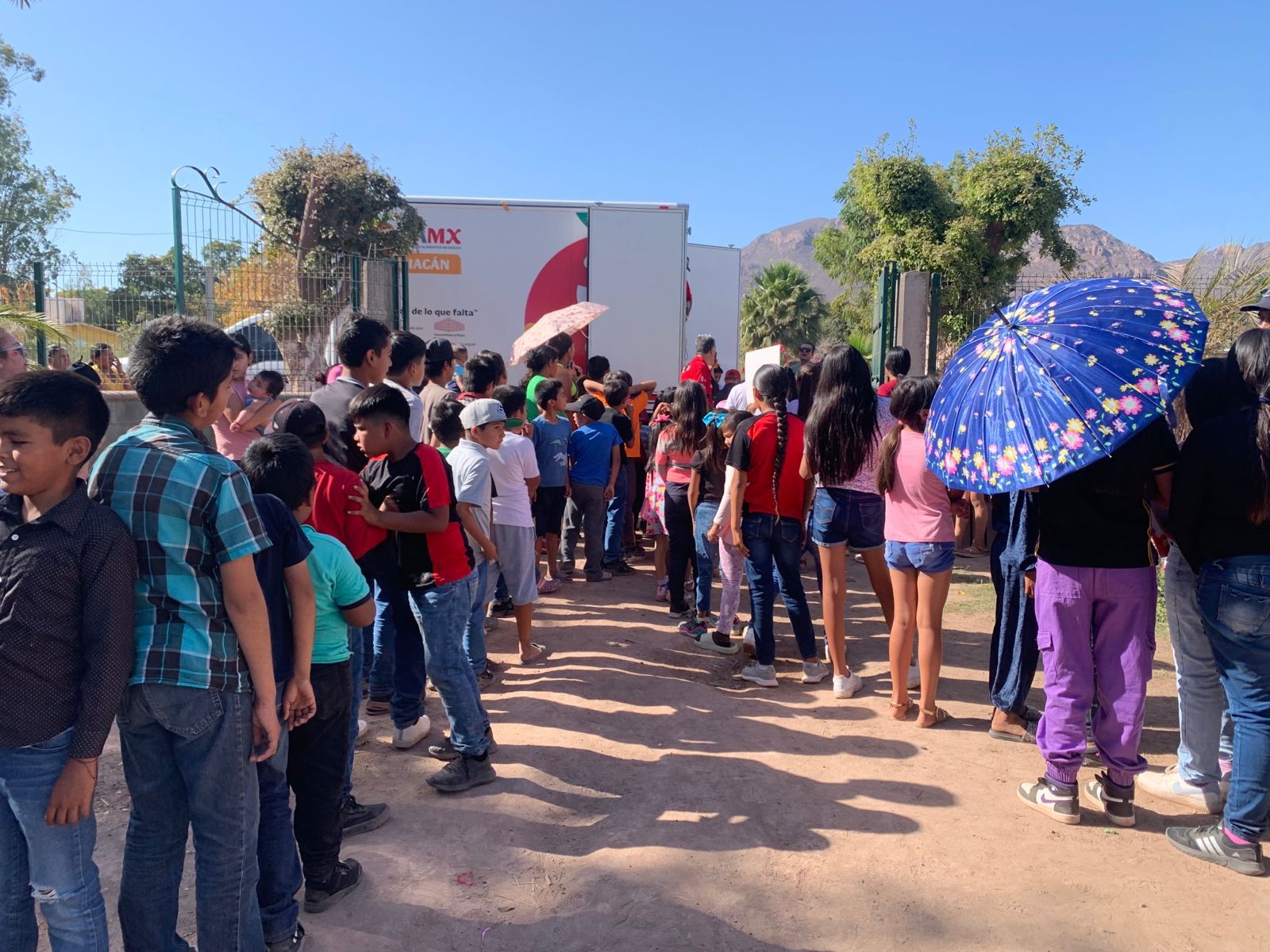 Se cumplió la misión: “Una Cadena de Amor” lleva juguetes y despensas a niños indígenas
