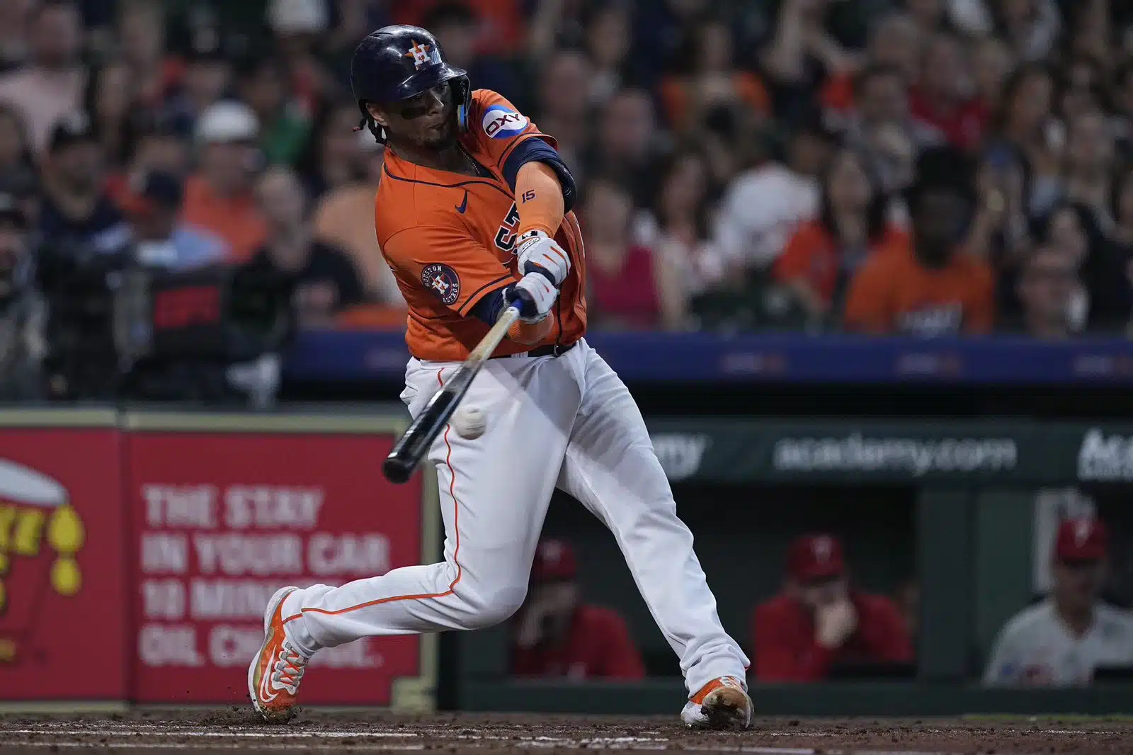 ¡Apenas! Urquidy y los Astros de Houston sacan apretado triunfo ante Filis