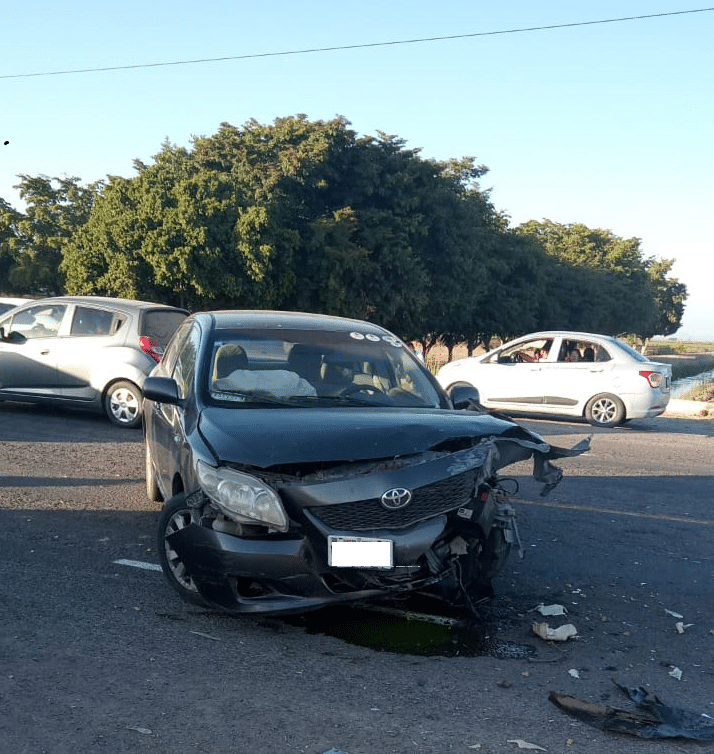 ¡Fuerte percance! Seis heridos en choque por carretera Angostura-La Reforma