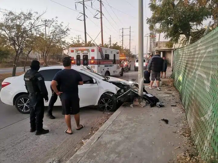 choque-poste de alumbrado en Mazatlán