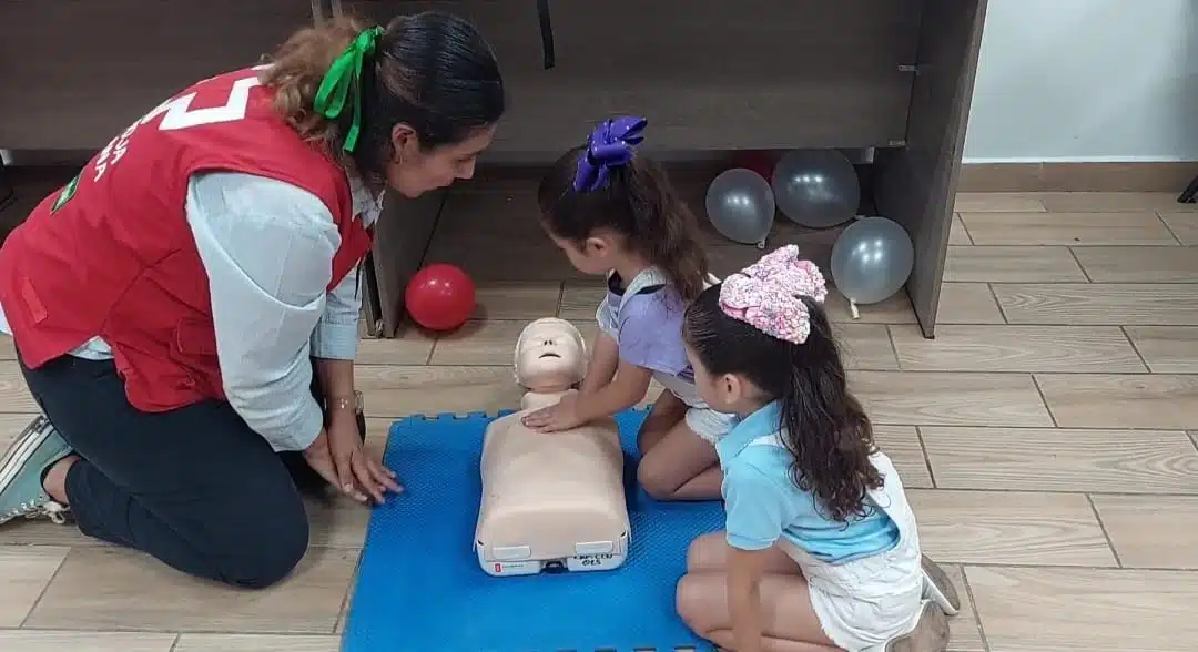 Niños y niñas viven una gran experiencia en Cruz Roja Culiacán