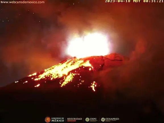 ¡Impresionante! Popocatépetl registra fuerte explosión esta madrugada; así fue el momento