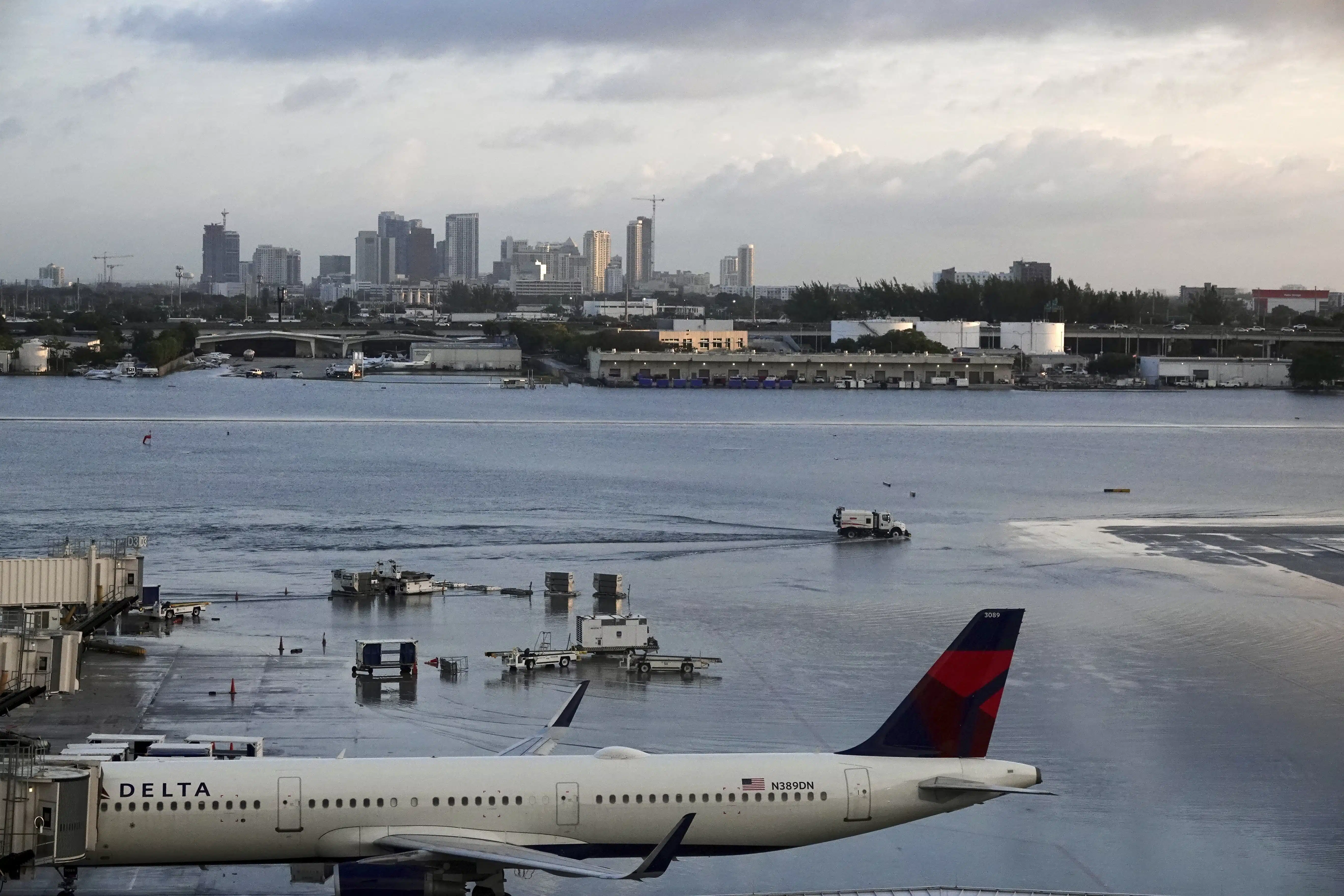 ¡Atención! Reabrirá aeropuerto de Florida tras intensas lluvias
