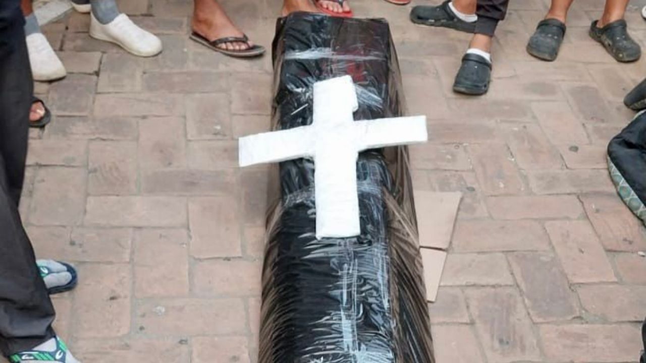 ¡Conmoción! Fallece migrante de la caravana en Chiapas; se desvaneció en una cancha deportiva