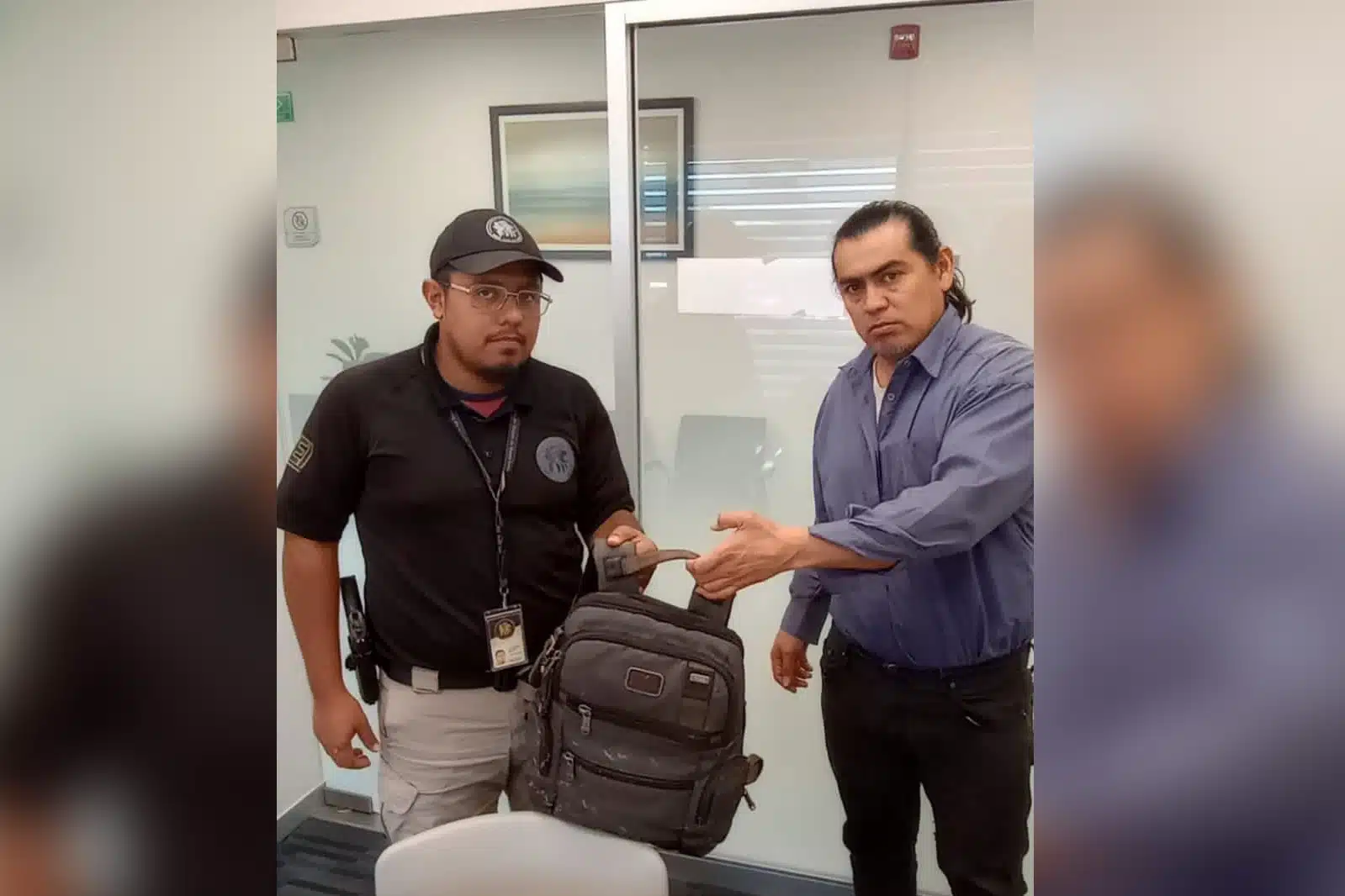 ¡Increíble pero cierto! Hombre regresa maleta con 60 mil pesos en NL