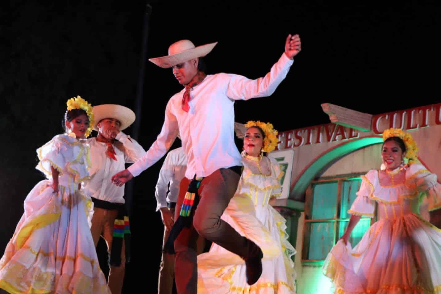 ¡La tradición está de regreso! Luce cultura de Sinaloa de Leyva ¡Cobaes le pone la cereza al pastel!