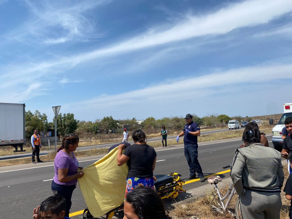 ¡Leonel quedó inconsciente en el pavimento! Atropellan a ciclista en Villa Unión