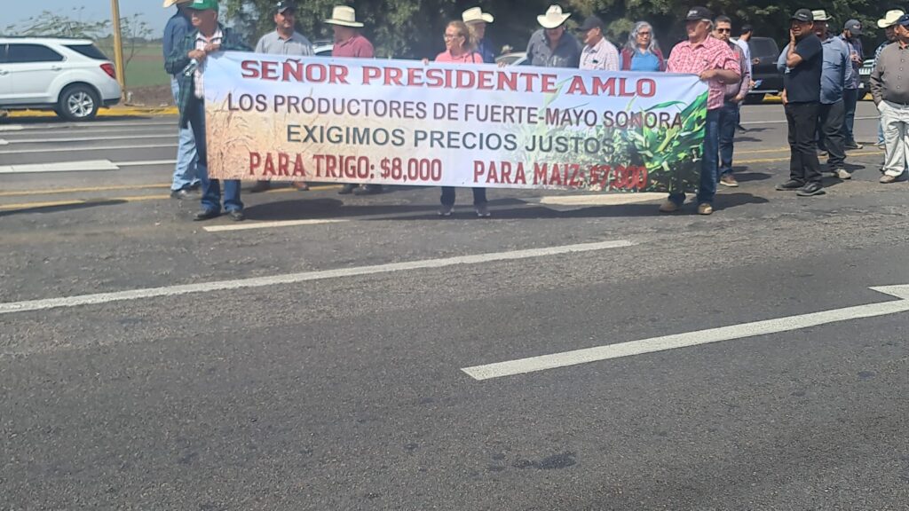 ¡Lo cumplen! Para hacerse notar en visita de AMLO, agricultores se manifiestan en caseta de Costa Rica