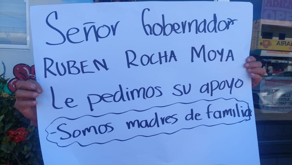 Manifestación trabajadoras de guardería en Los Mochis