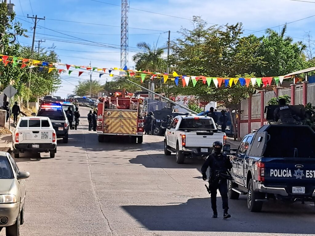 Accidente policías y civiles en Culiacán