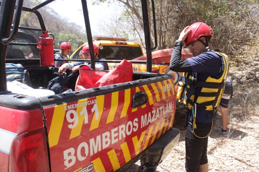 Personal de rescate Mazatlán