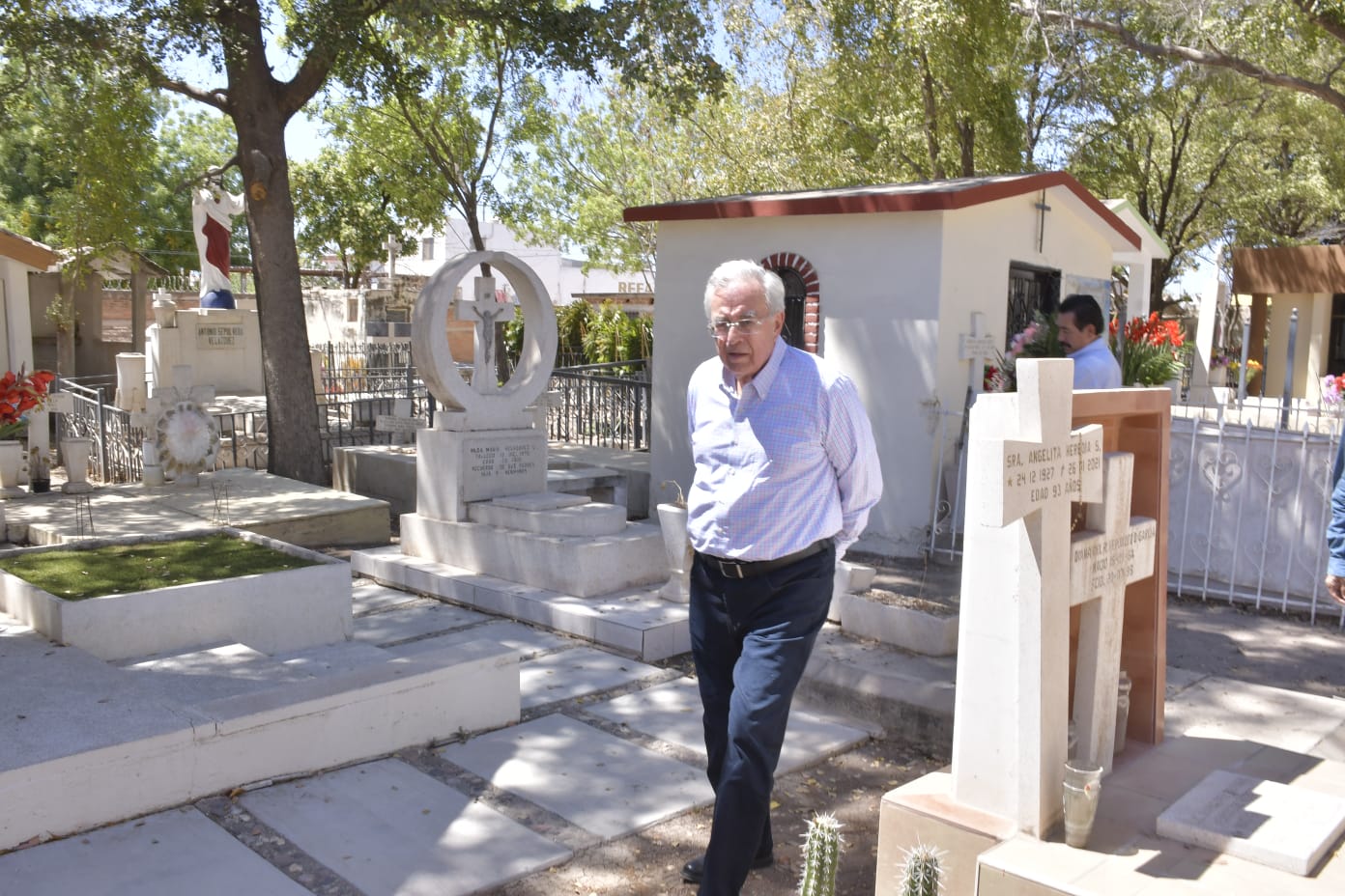 Rocha Moya en panteón de Guamúchil