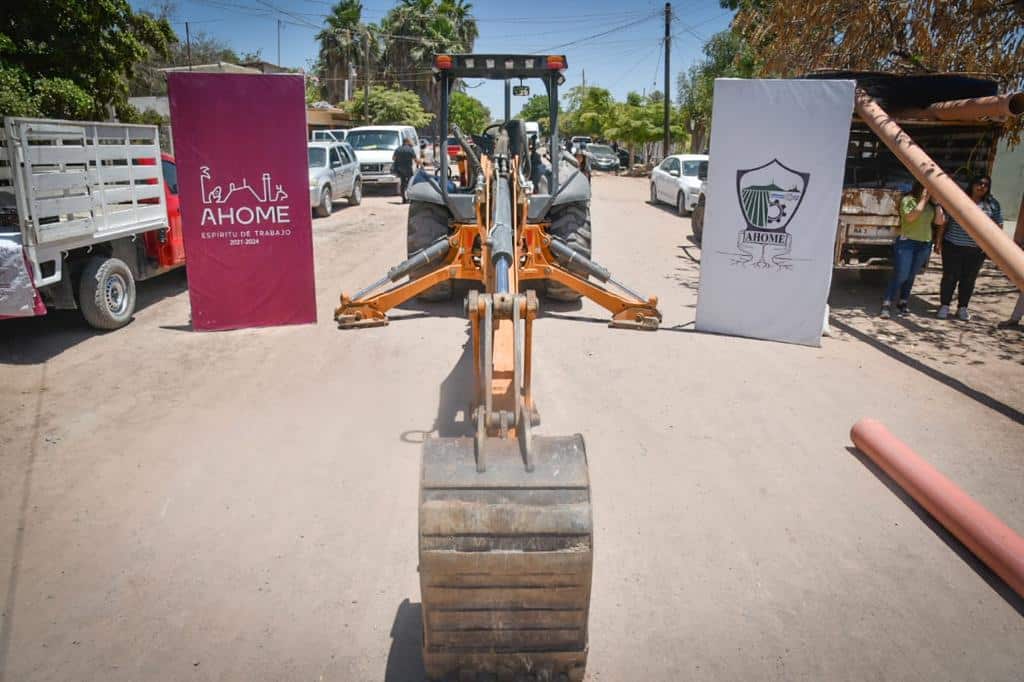 Rehabilitación de drenaje sanitario en 1 de mayo, Ahome