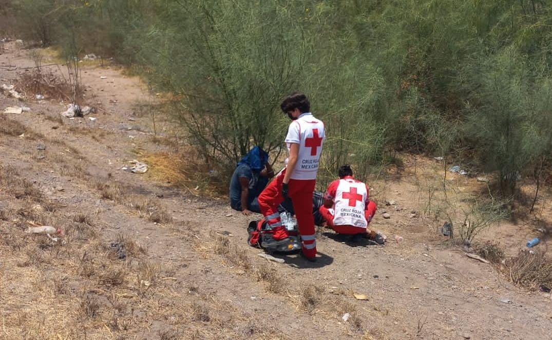 Impacta vehículo a motociclistas en la México 15 y los dejan lesionados en Guasave