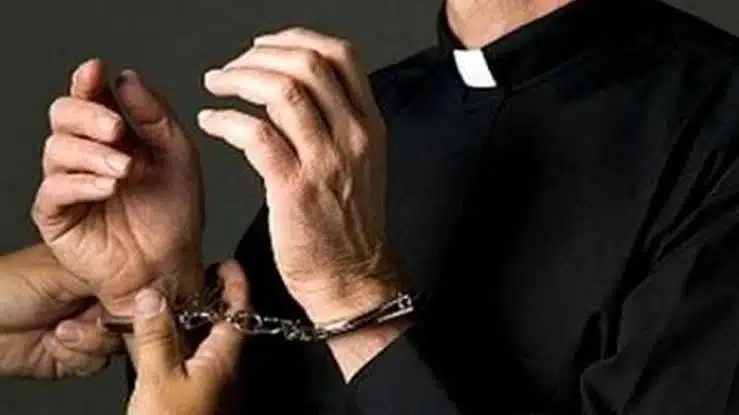 Cadena perpetua a sacerdote que abusó de una niña en Perú