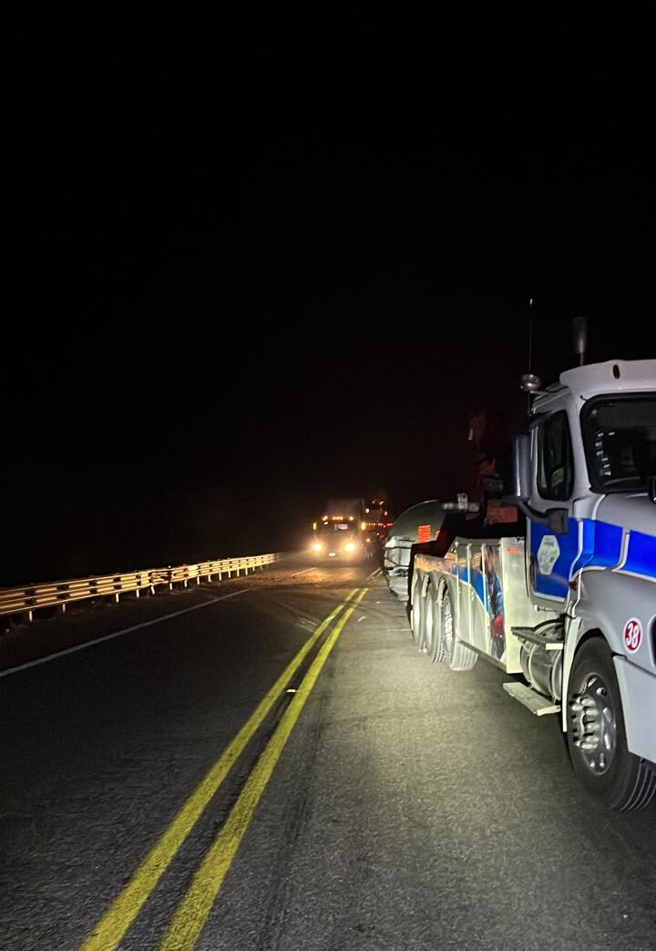 Reabren la autopista Mazatlán-Durango tras volcadura de una pipa