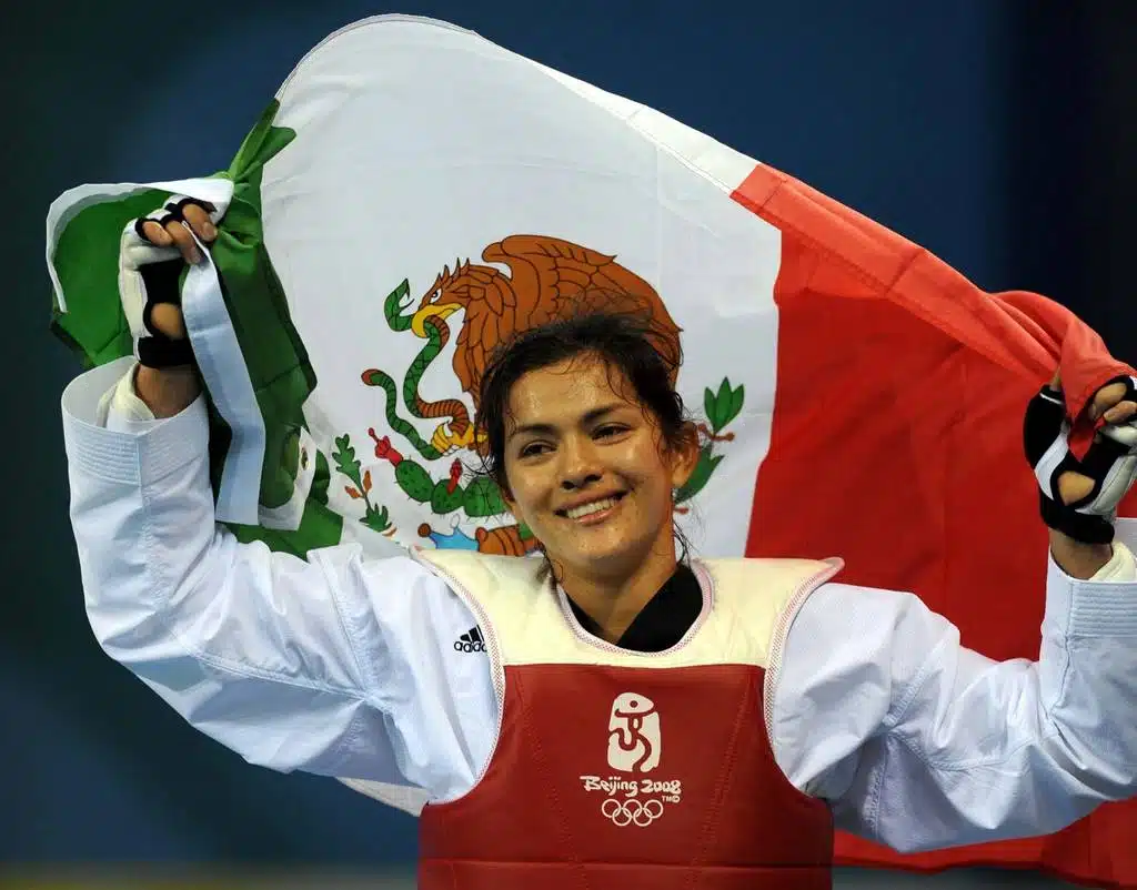 La campeona del Taekwondo, “Chayito” Espinoza, tiene corrido ¡Así se escucha!