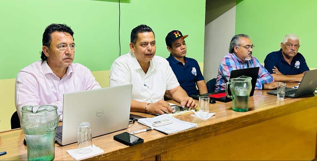 Movida reunión semanal que incluyó invitación al Estatal de Beisbol