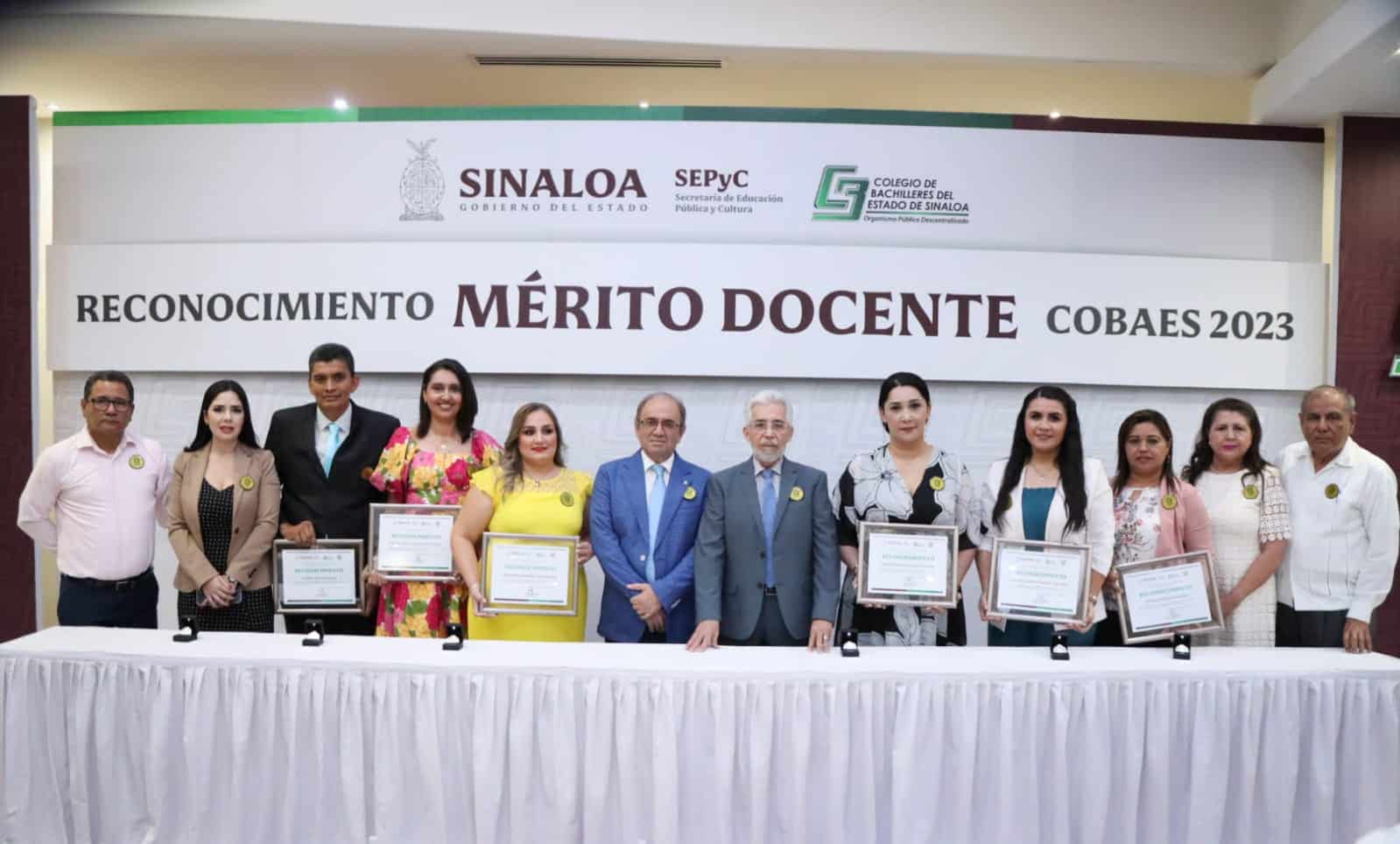 Seis maestros de Cobaes reciben el reconocimiento al Mérito Docente 2023