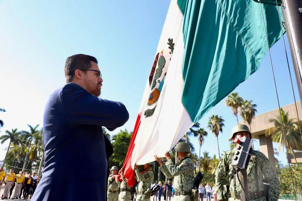 Cuitláhuac González Galindo Bandera de México