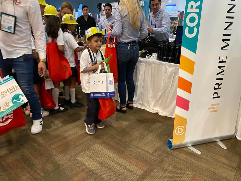 Alumnos y alumnas de primarias de Copala y de Pánuco asisten al evento Discoveries Mining ConferenceAlumnos y alumnas de primarias de Copala y de Pánuco asisten al evento Discoveries Mining Conference