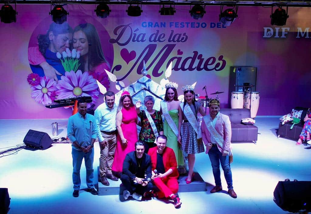 Mamás celebran su día con mucho baile y regalos en Mazatlán