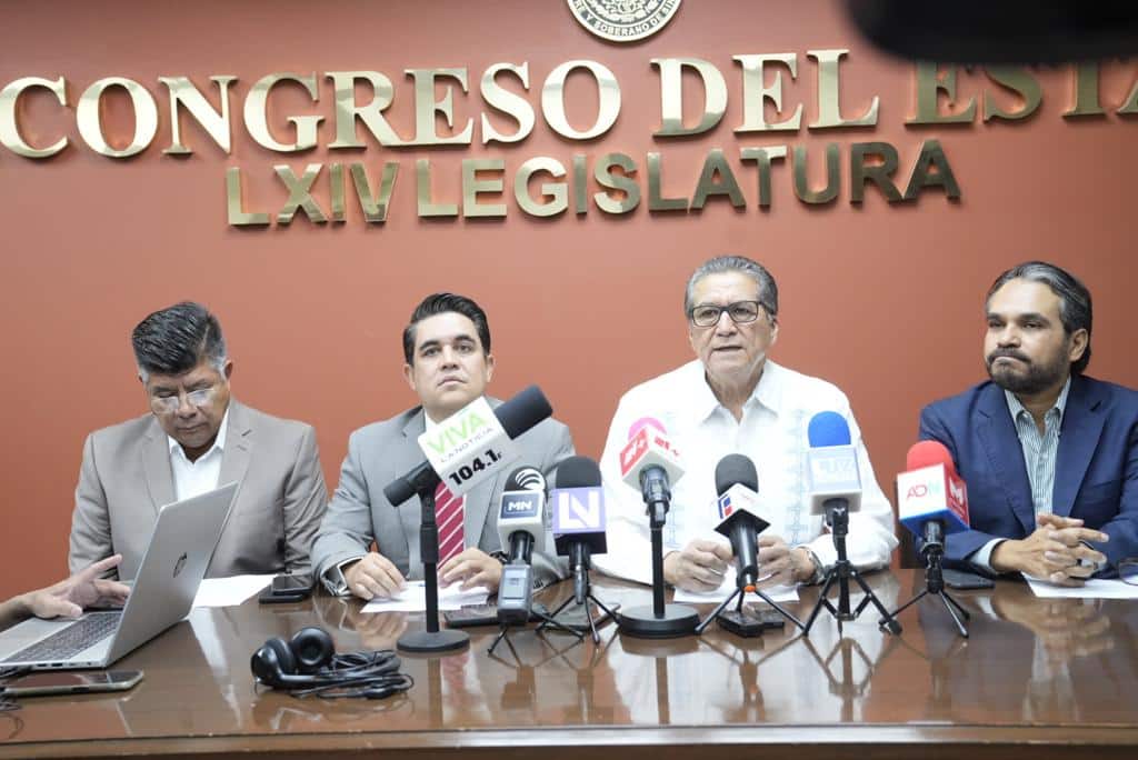 Los presidentes de la Junta de Coordinación Política, de la Mesa Directiva y de las Comisiones de Fiscalización y de Educación Pública y Cultura, fueron quienes extendieron la invitación