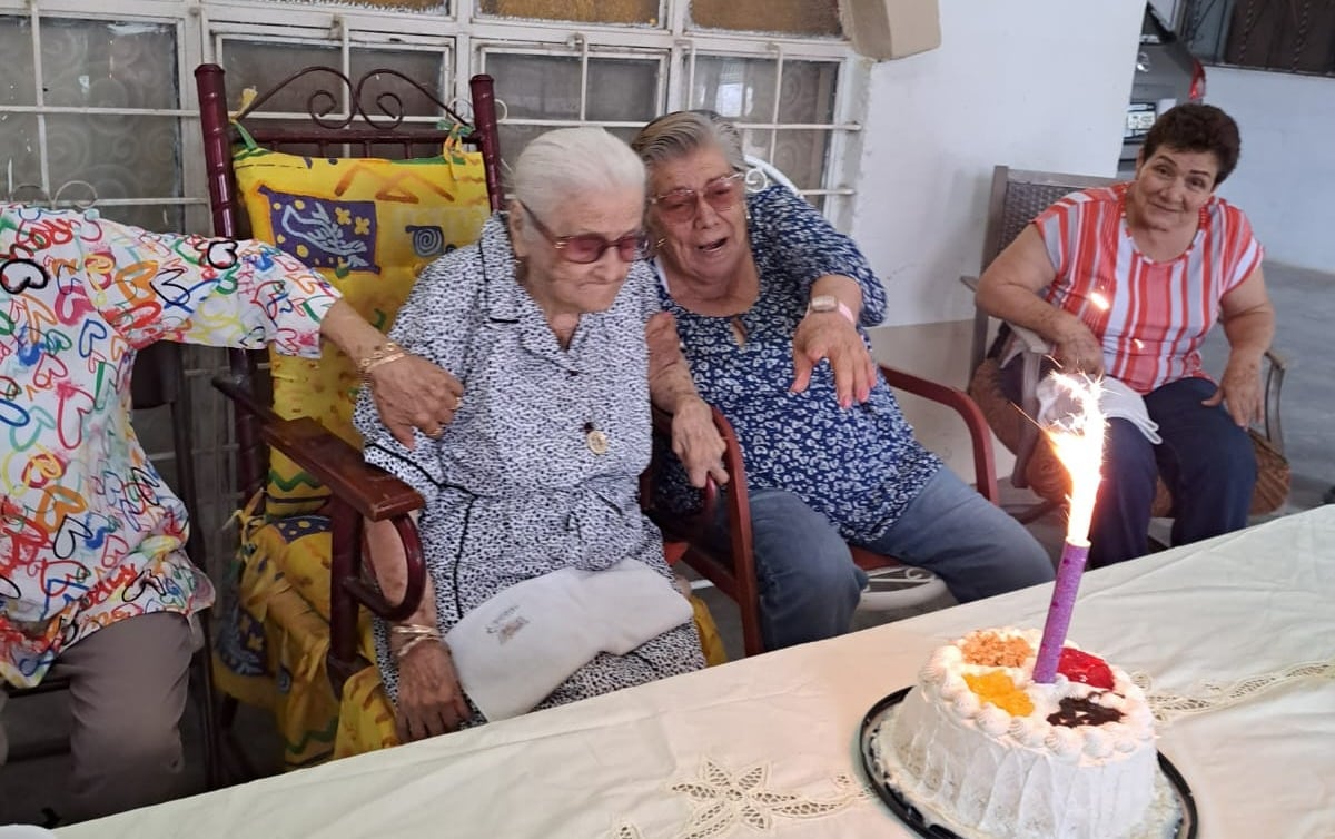 Doña Crucita cumplió 105 años (2)