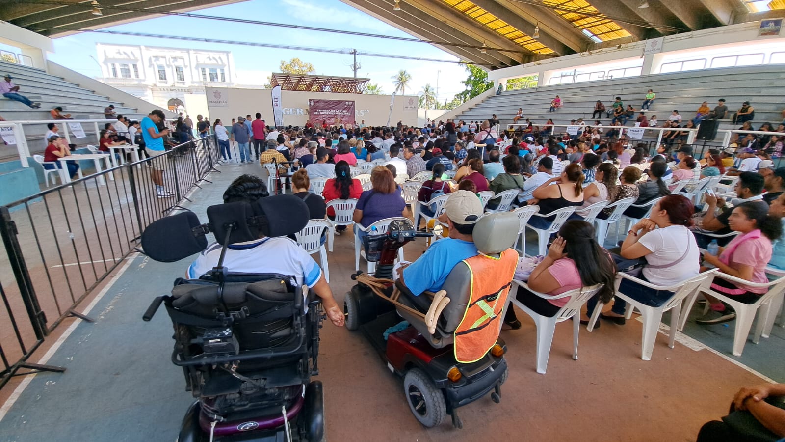 Entrega de apoyos económicos DIF Mazatlán