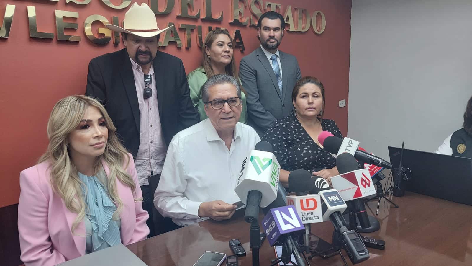 Algunos diputados asumen actitud de confrontación, lamenta Feliciano Castro